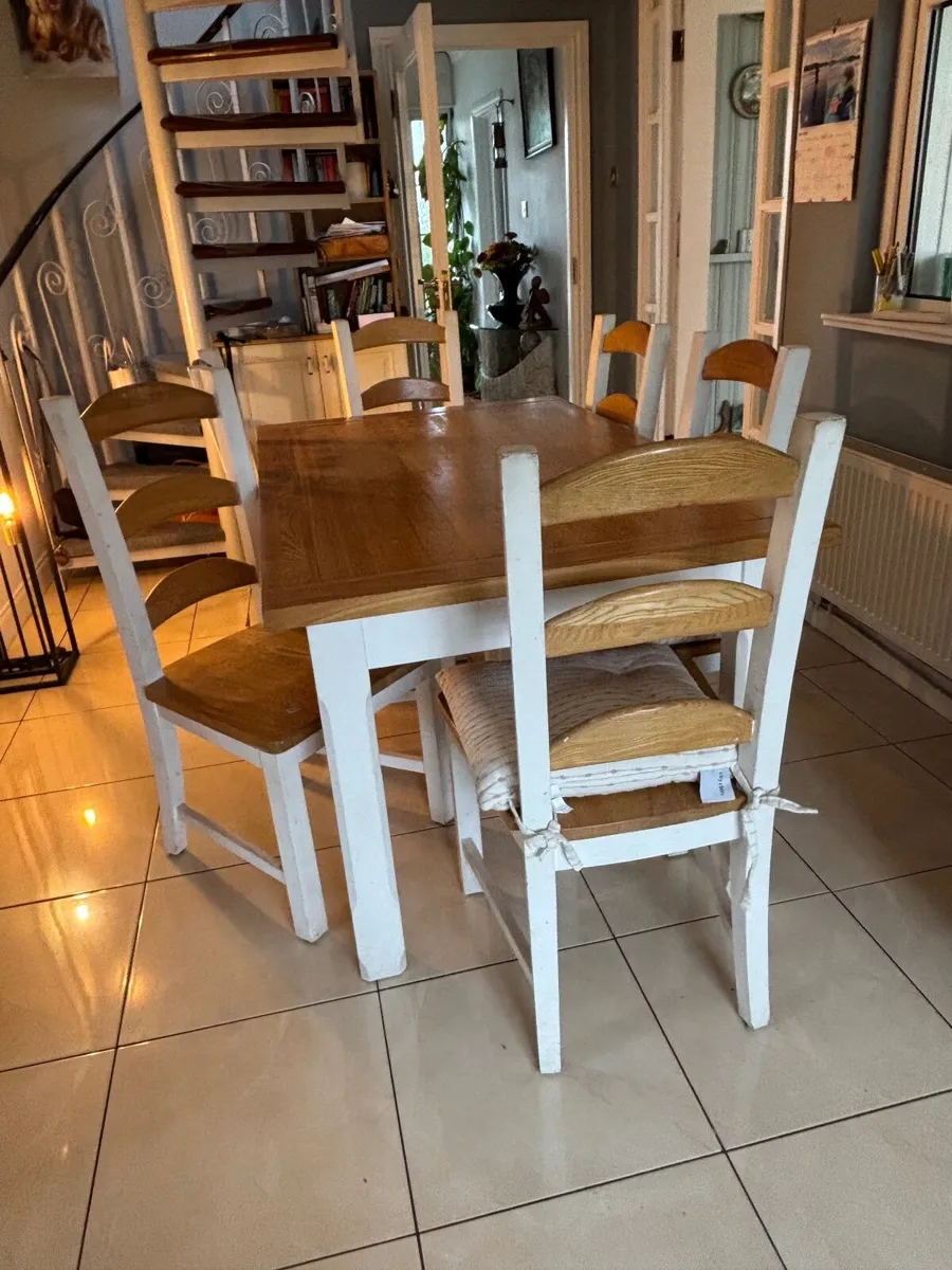 Solid wood kitchen table and 6 matching chairs - Image 1