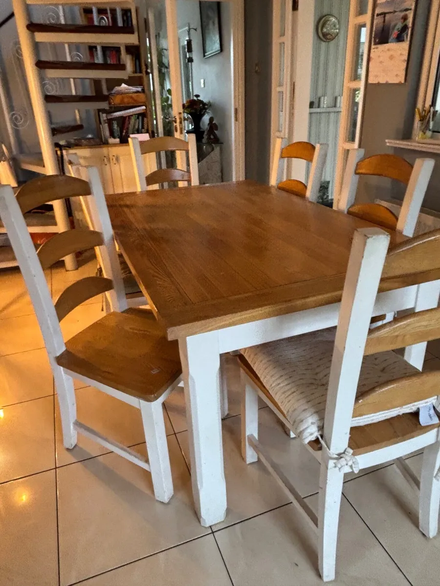 Solid wood kitchen table and 6 matching chairs - Image 2