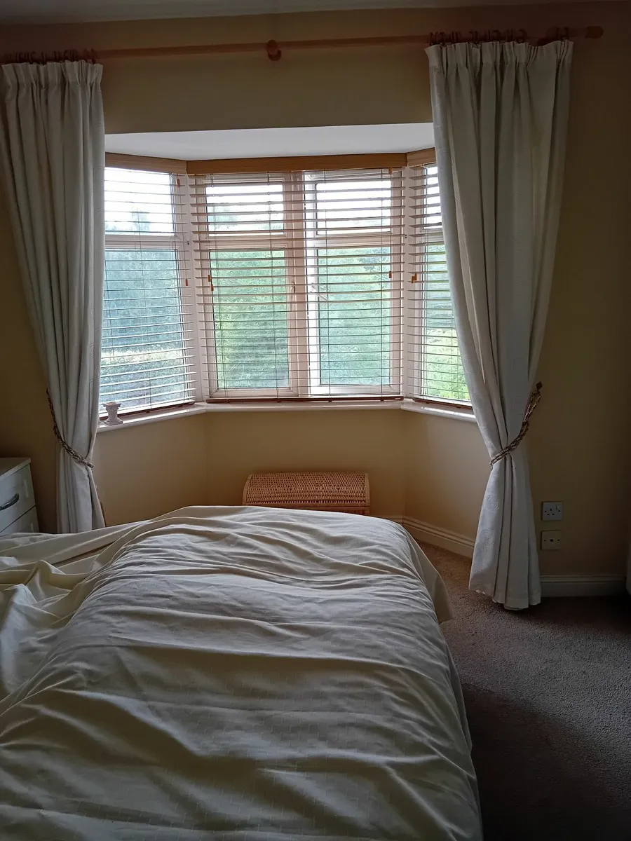 Curtains - Image 2
