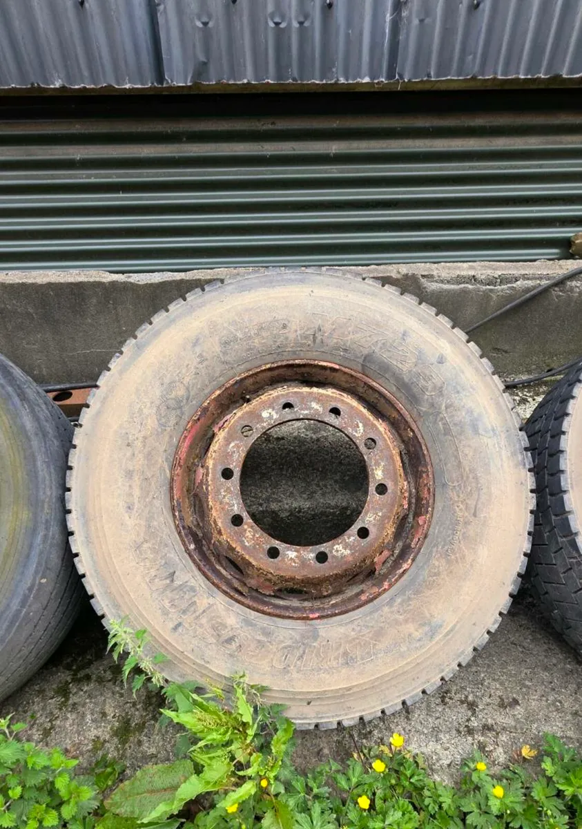 10 truck tyres - Image 1