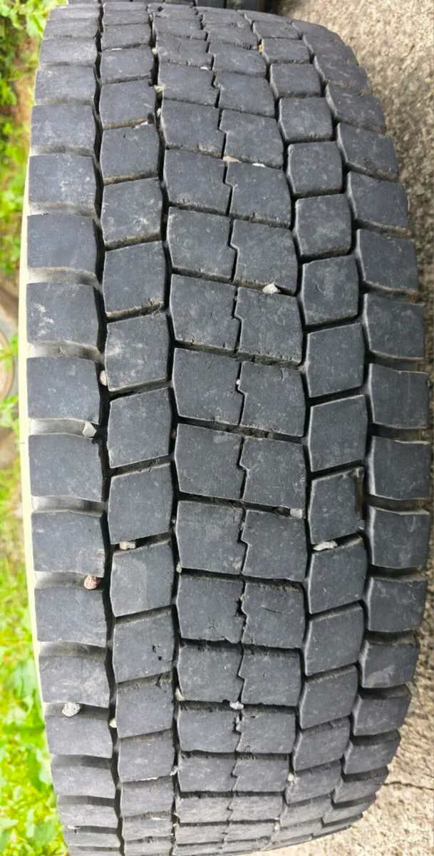 10 truck tyres - Image 3