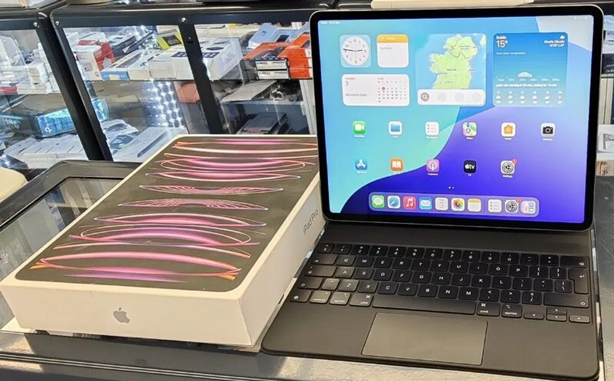 Apple iPad Pro 2022 M2 6th Gen 12.9 inch 128GB  Space Gray + Original Cover + Original Apple Pen - Image 4