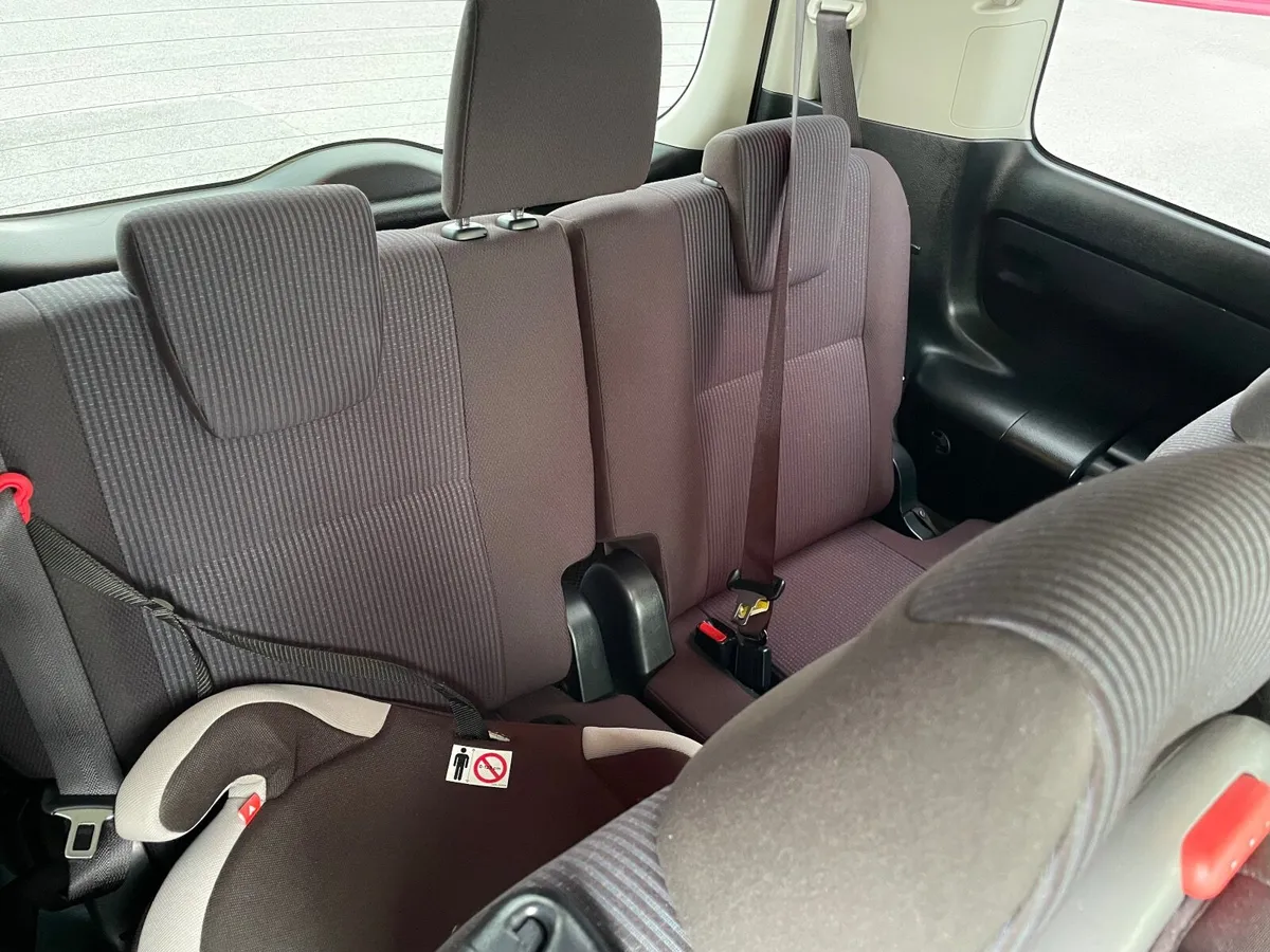 Toyota Noah 2014 1.8L Petrol Hybrid - Image 4