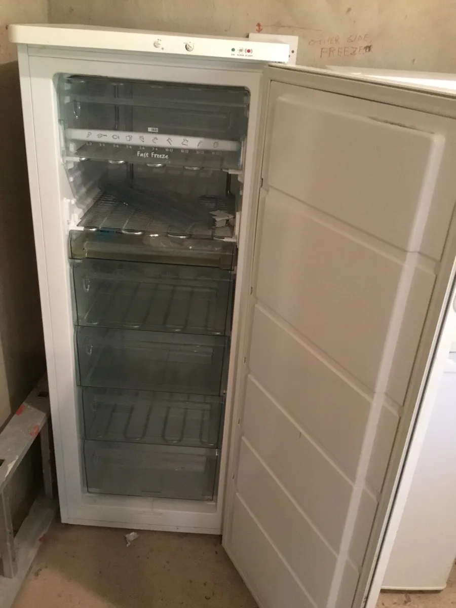 Freezer and small fridge - Image 3
