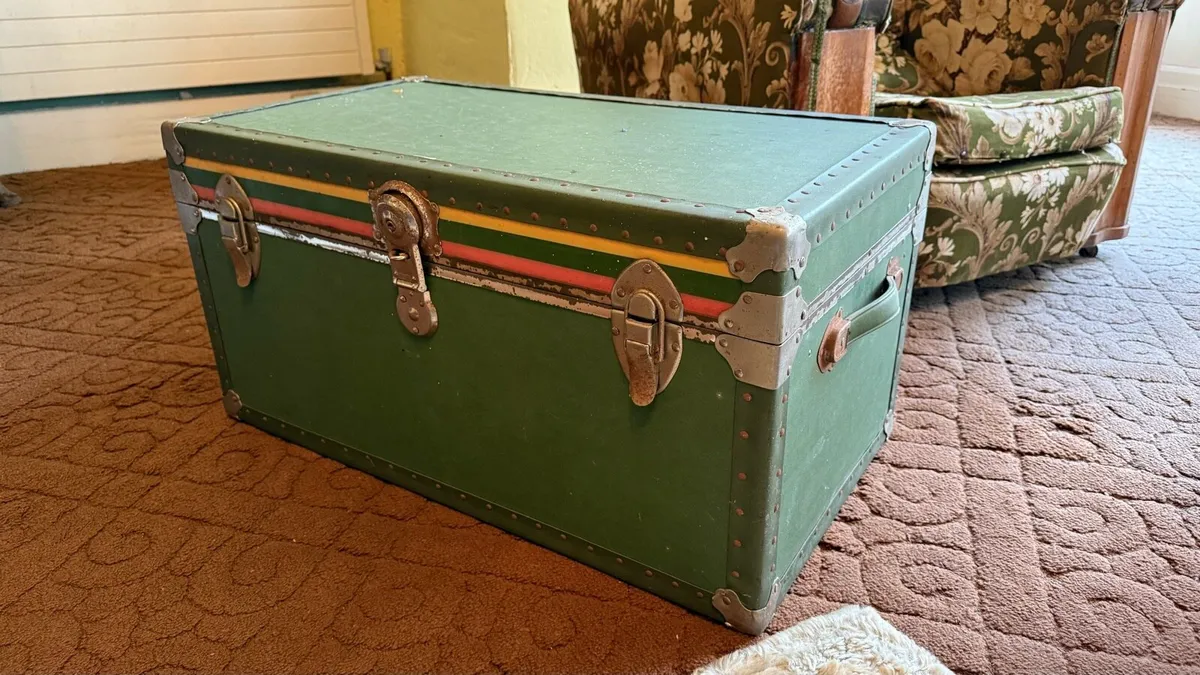 Antique trunk - Image 1