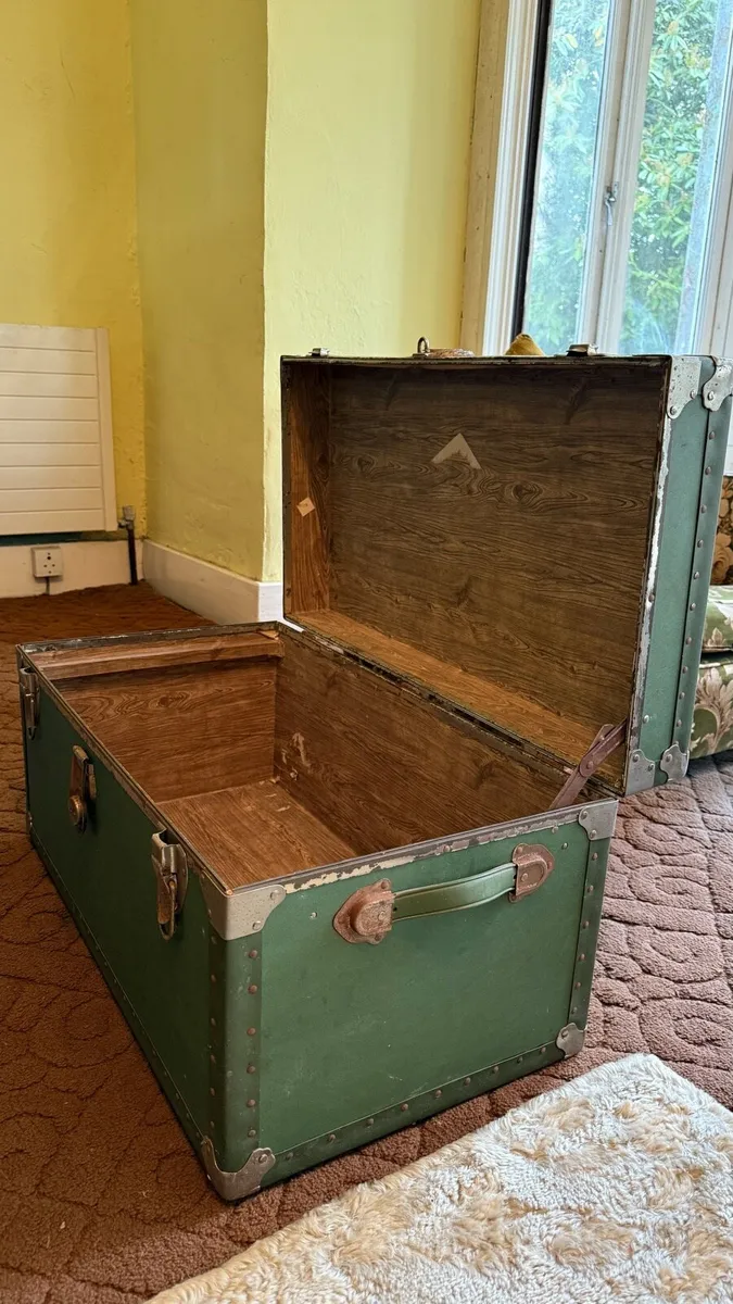Antique trunk - Image 3