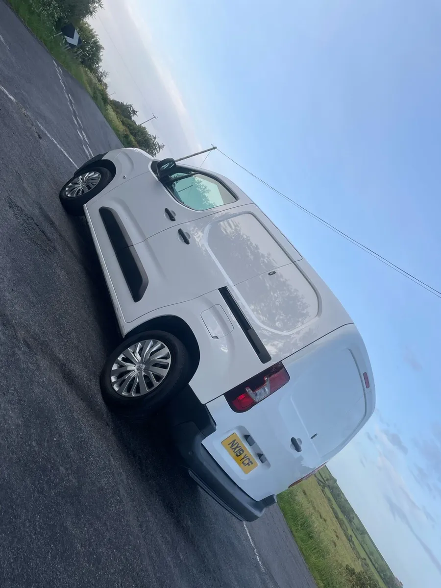 Van - Image 2