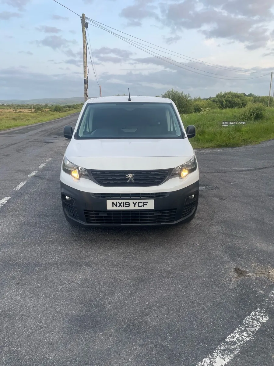 Van - Image 4