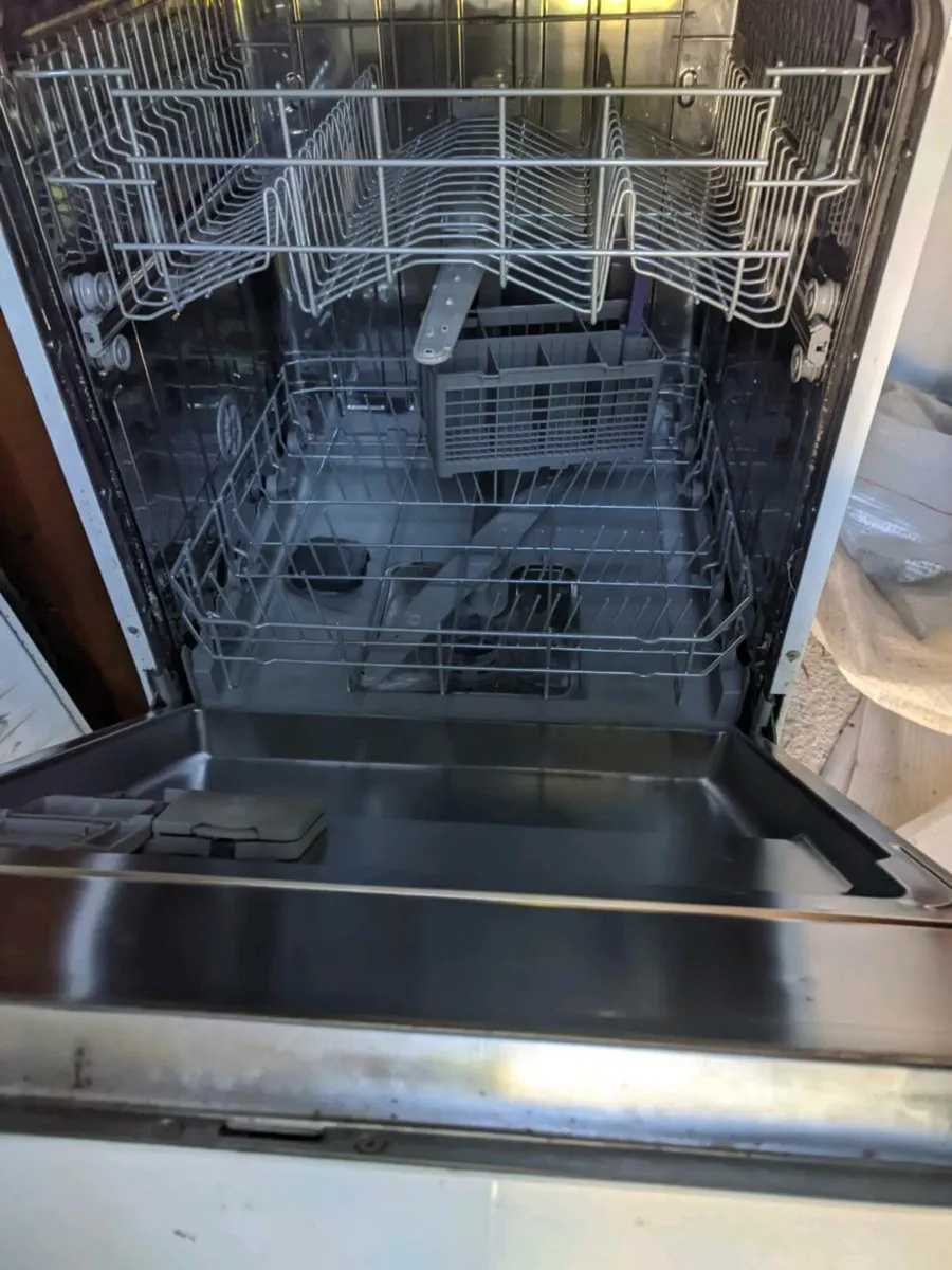 Dishwasher - Image 2