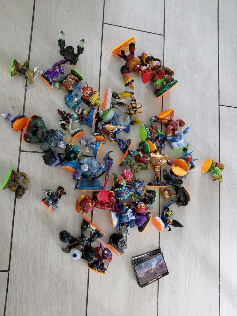 Skylanders with PS3 game, base and collector cards - Image 2
