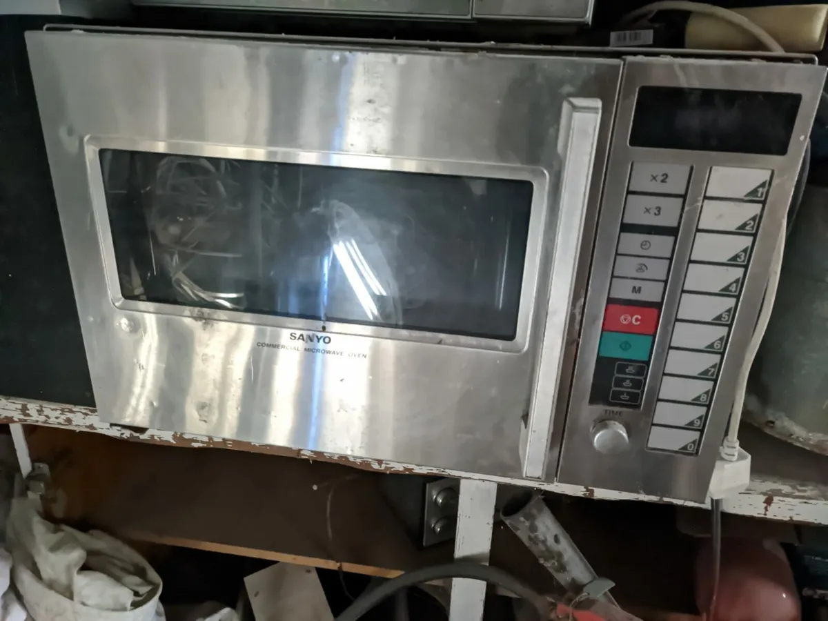 Sanyo industrial microwave over - Image 1