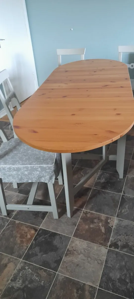 Kitchen table + 4 chairs - Image 4