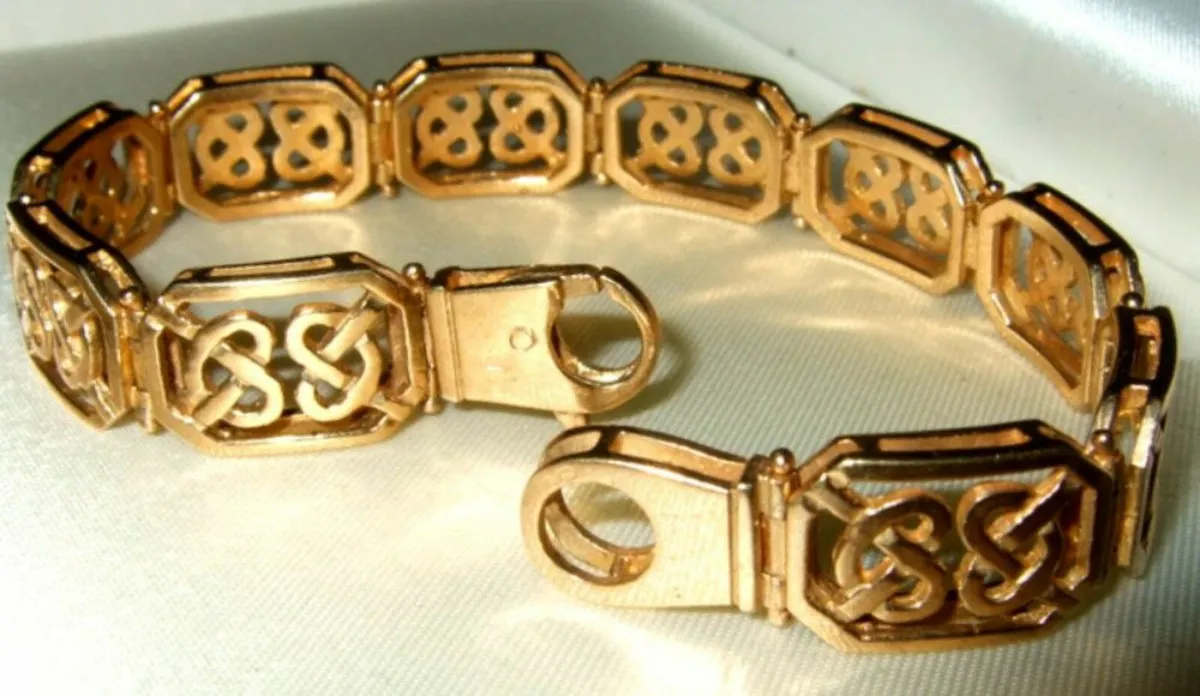 Vintage Hallmarked 9ct Gold Celtic Bracelet - Image 2