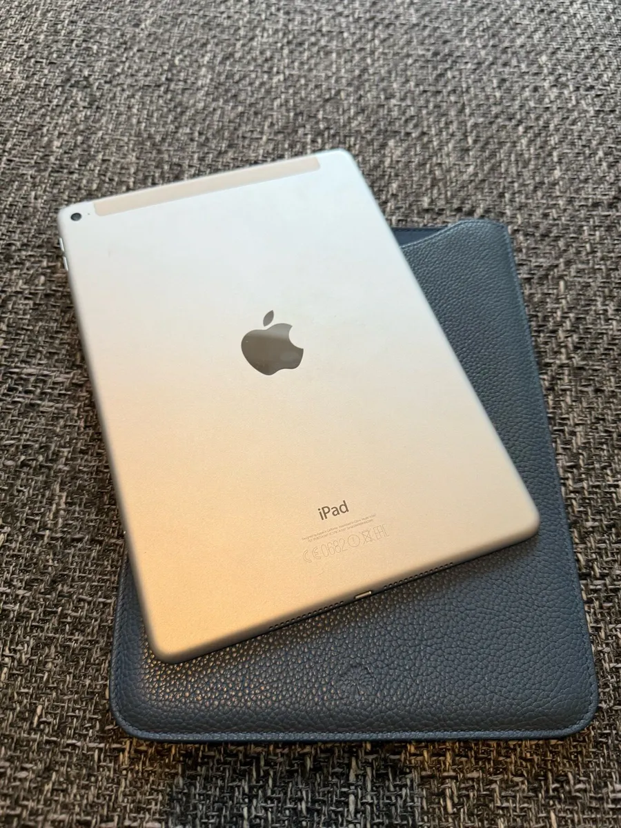 iPad Air 2 with genuine Mulberry case - Image 2