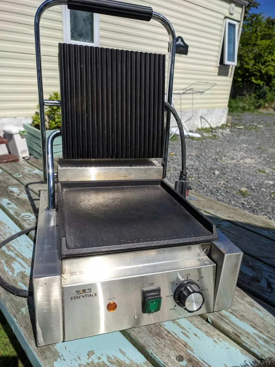 Panini grill machine - Image 1