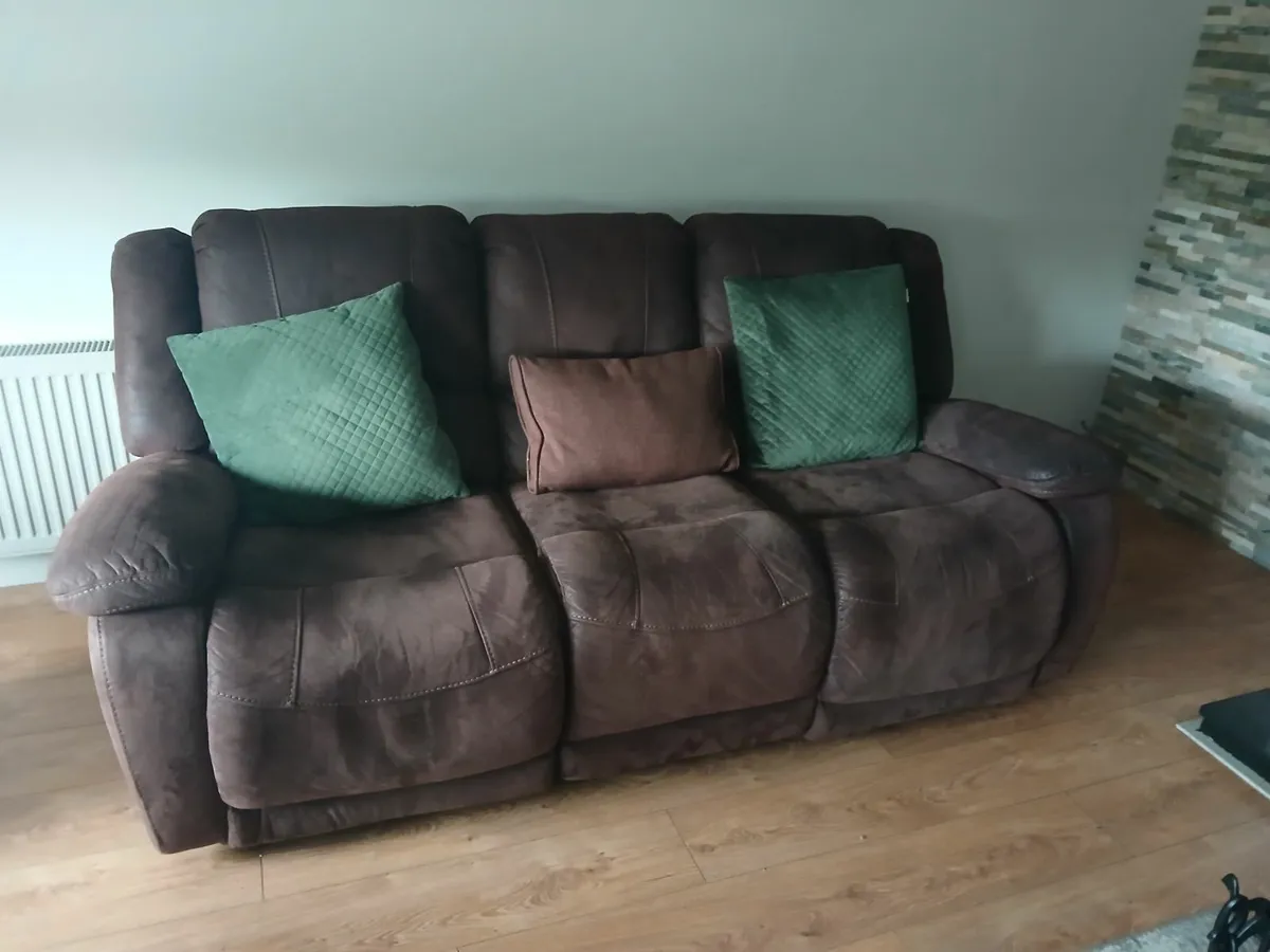 Reclining couchs - Image 1