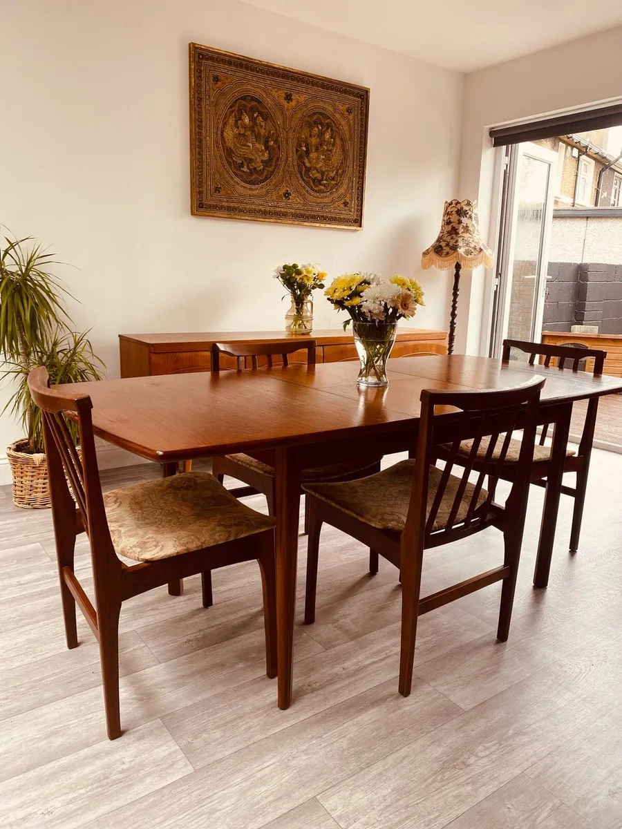 Mid Century Extendable Dining Table and Four Chair - Image 1