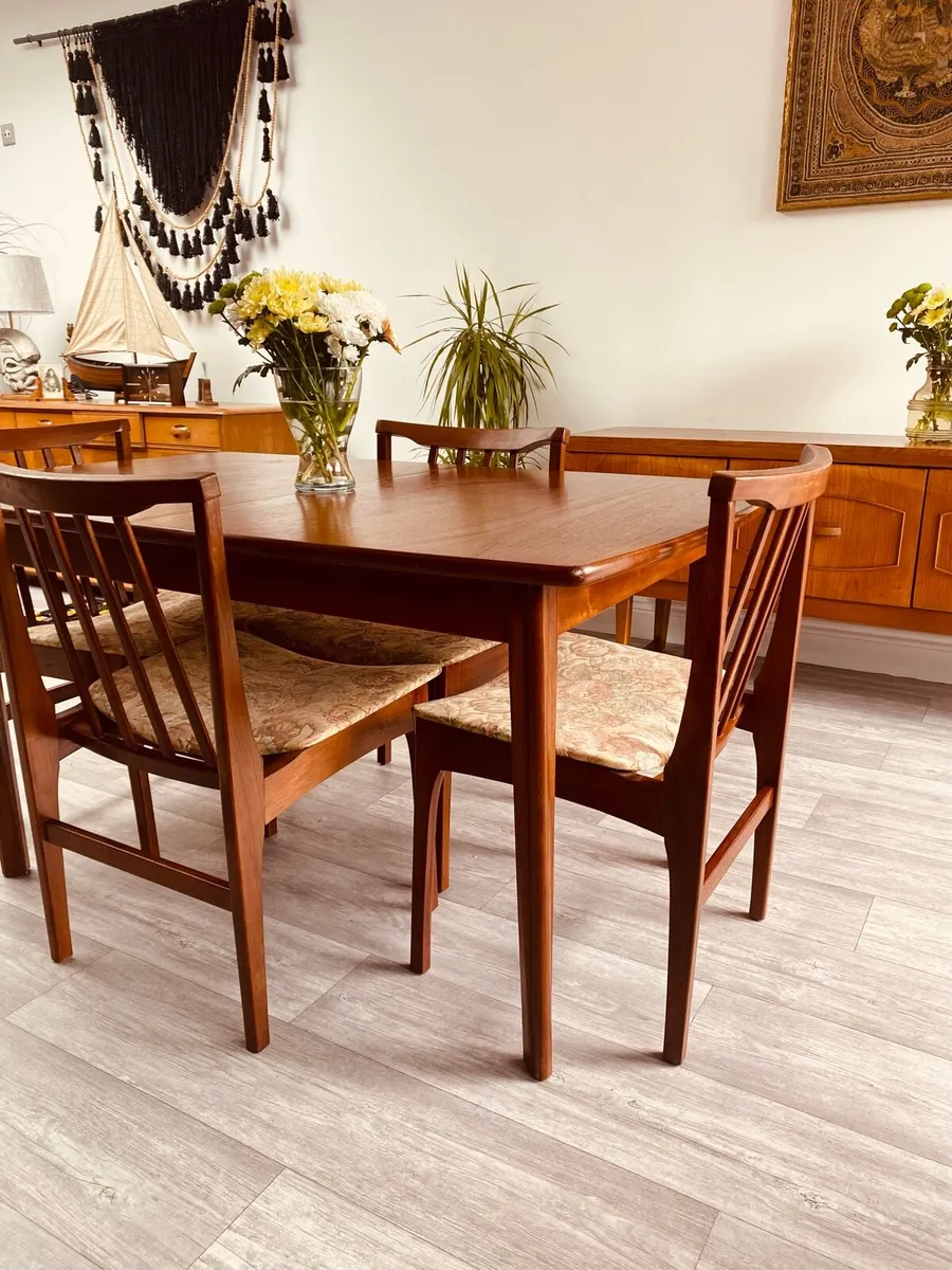 Mid Century Extendable Dining Table and Four Chair - Image 2