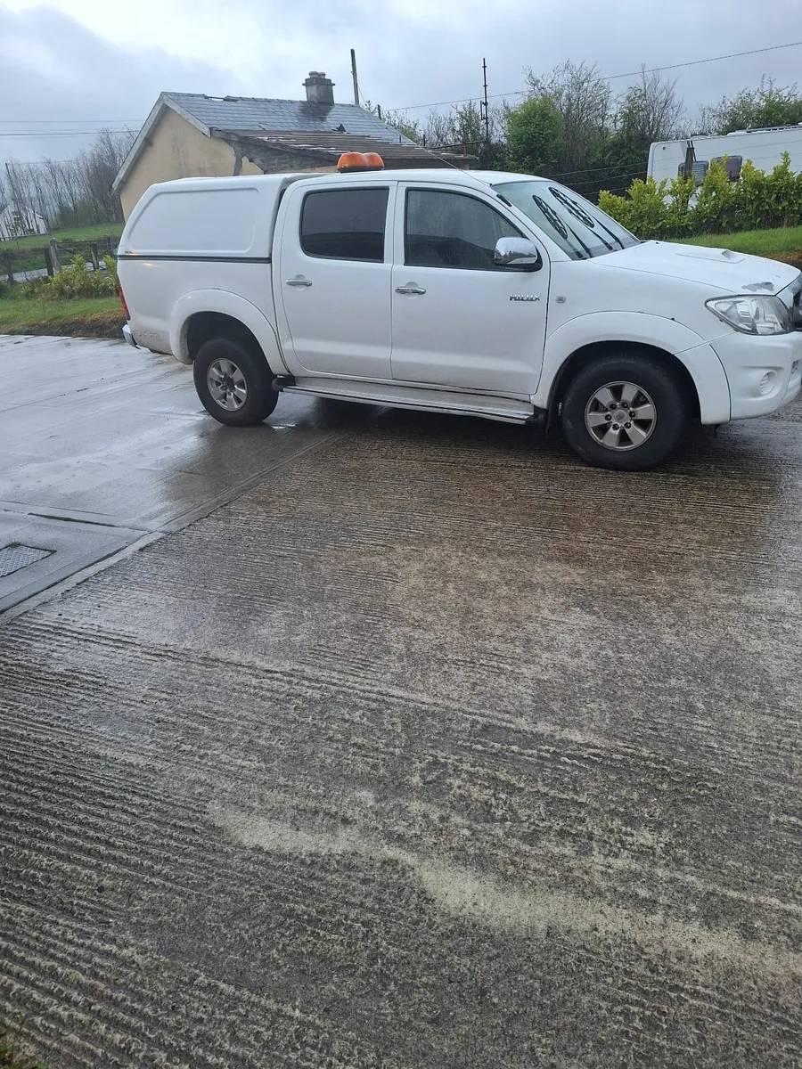 Toyota Hilux 2010 - Image 4