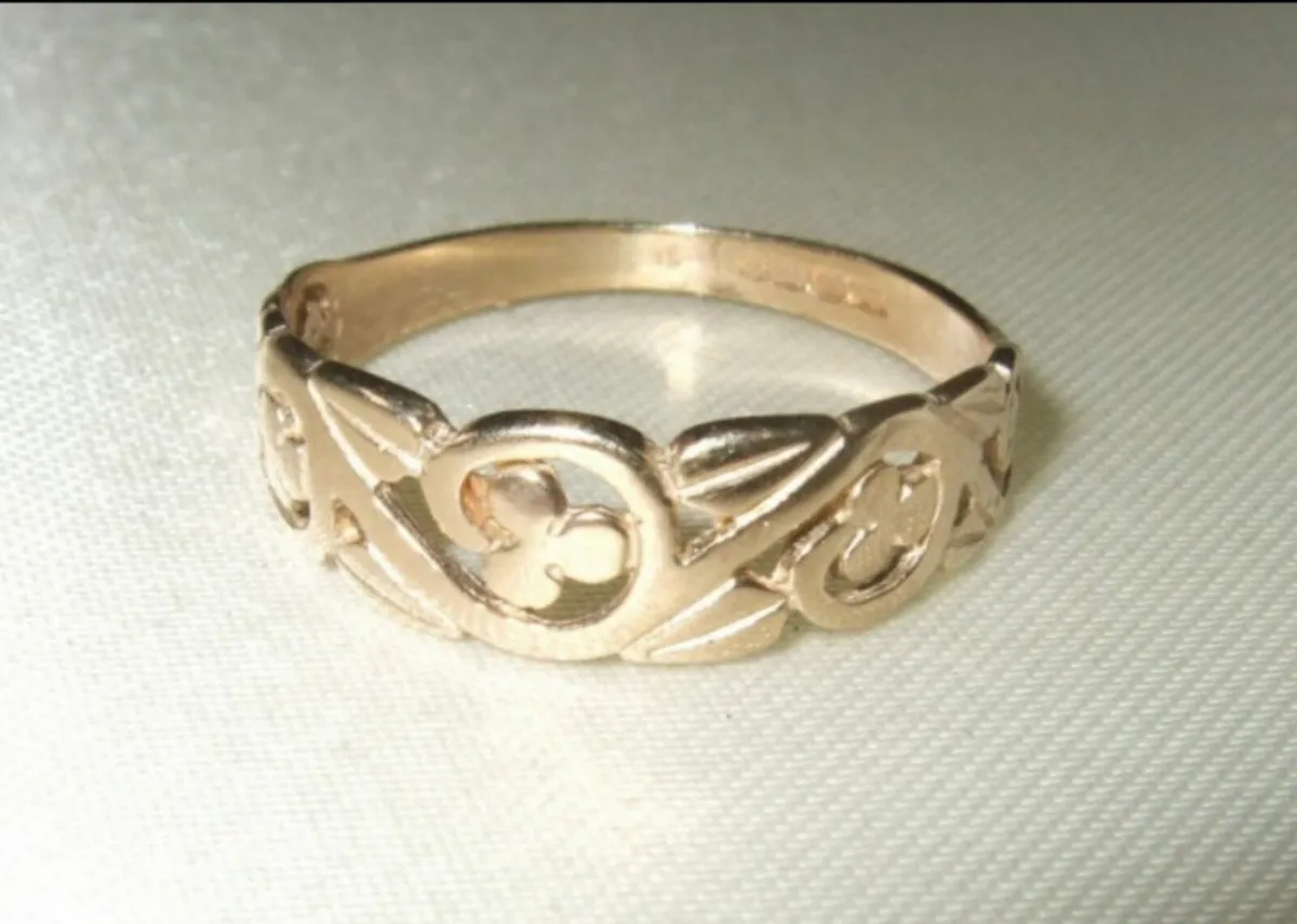 Vintage Hallmarked 9ct Gold 'Clover' Wedding Band - Image 3