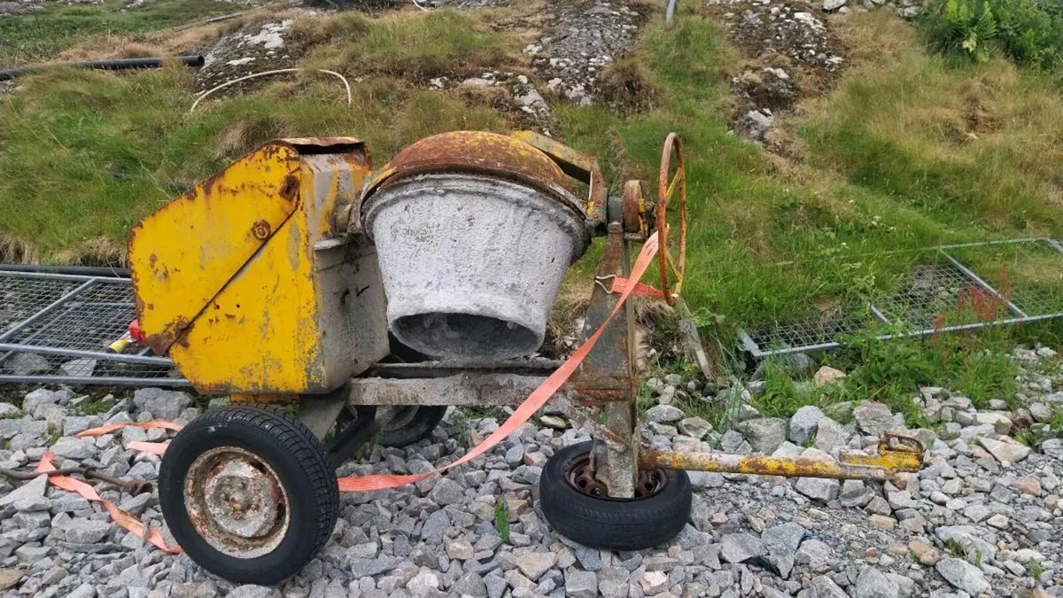 Lister mixer for sale - Image 1