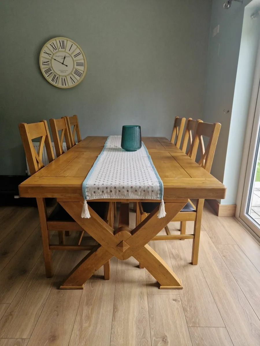 Solid oak table - Image 1