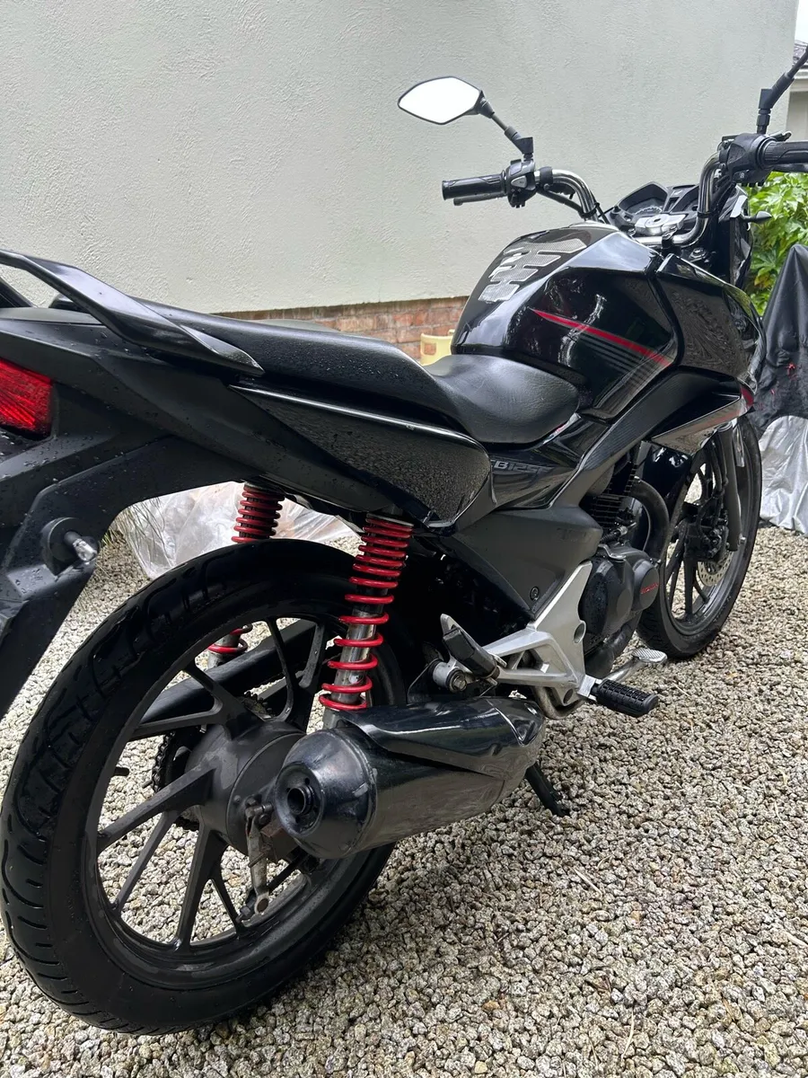 Honda CBF125 Motorbike - Image 3