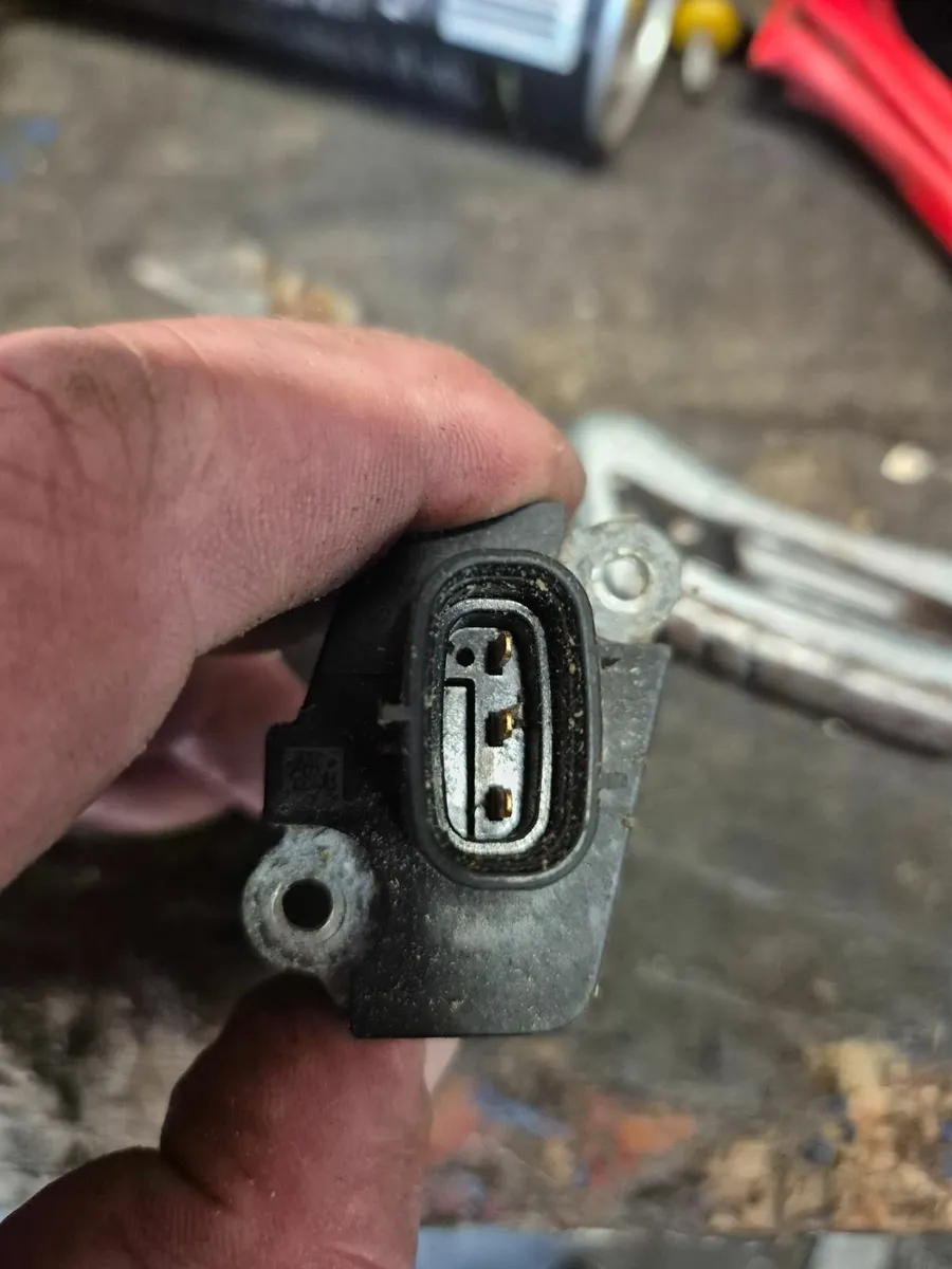AIR INTAKE SWITCH FOR MITSUBISHI CANTER - Image 2