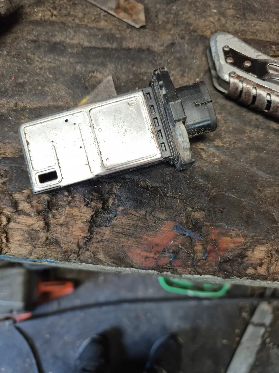 AIR INTAKE SWITCH FOR MITSUBISHI CANTER - Image 1