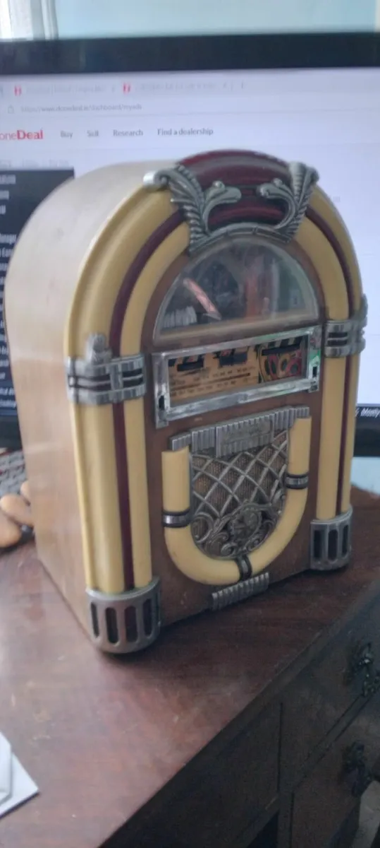 Novelty radio - Image 1