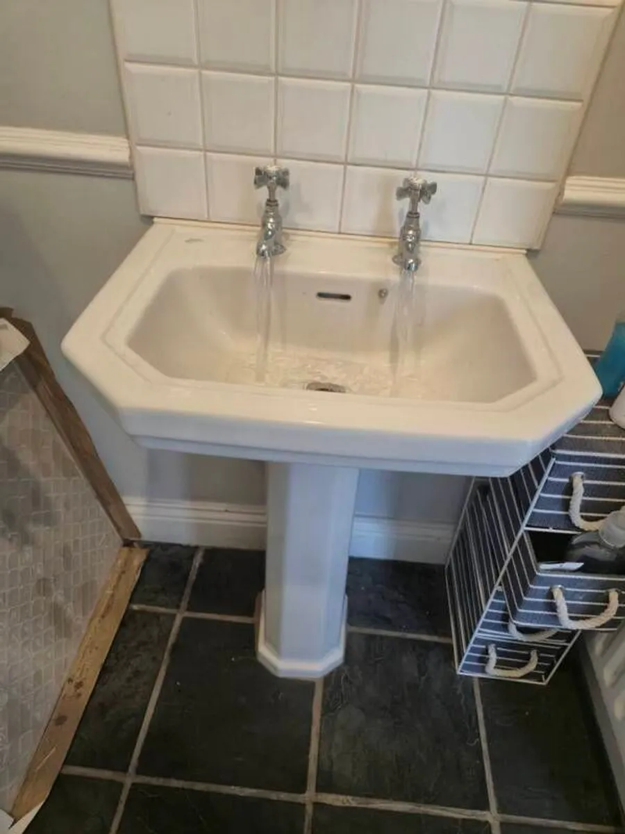 Bathroom sink & toilet - Image 2