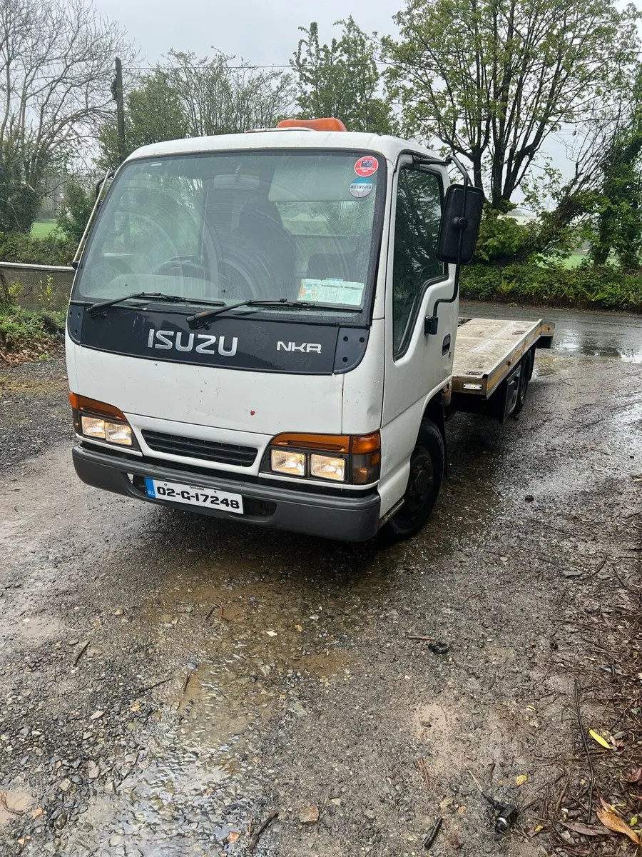 Isuzu NKR recovery truck - Image 2