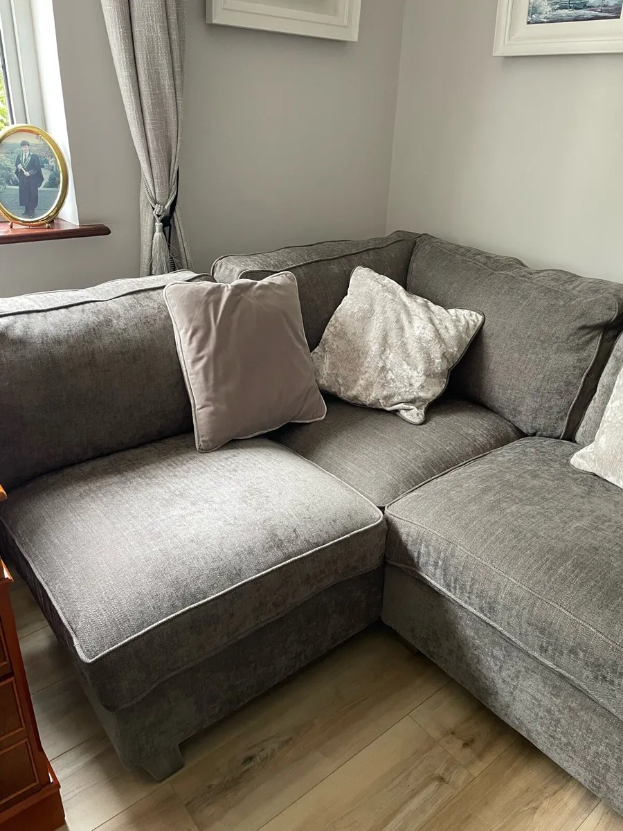 L shaped couch.    400.  Room unit  300 - Image 1