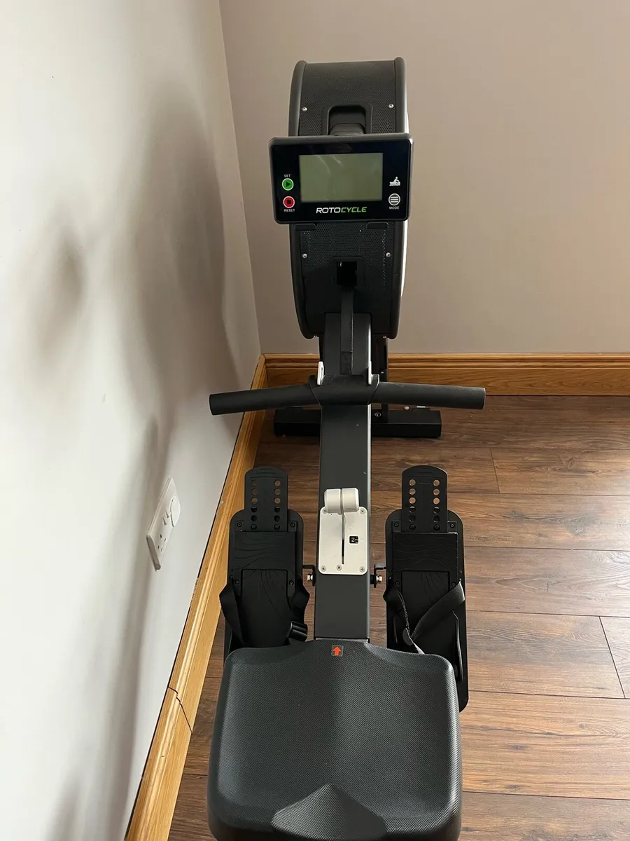 Rowing Machine - Image 2