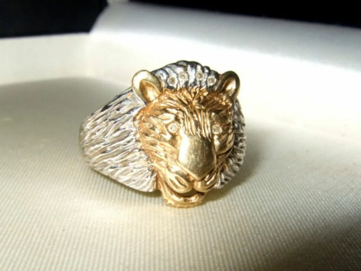 Vintage Hallmarked 9K Gold/Diamond Ring - Image 1