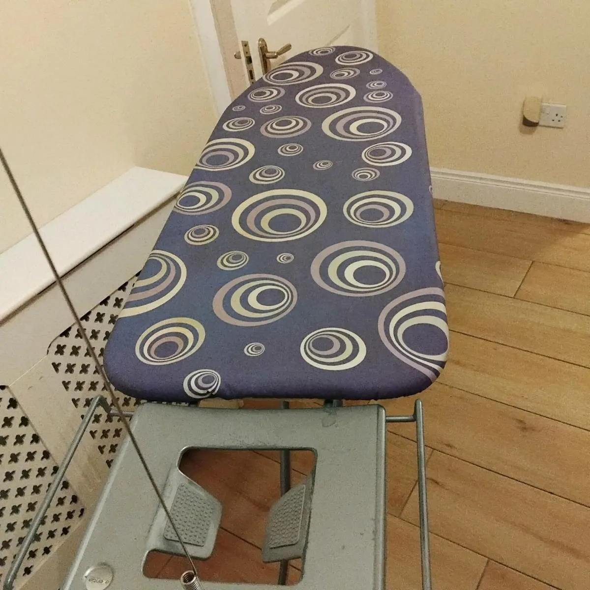 Iron and board - Image 2