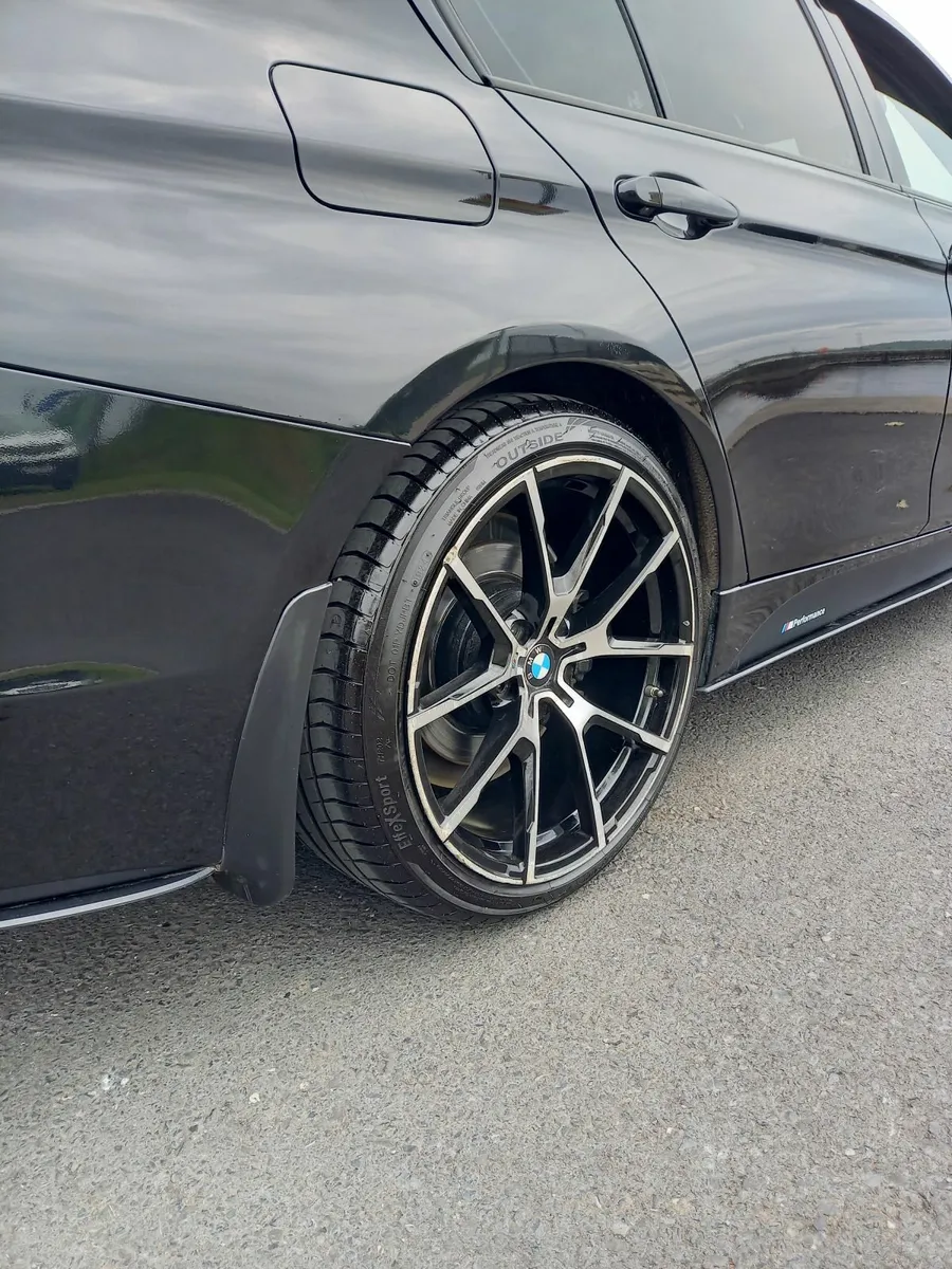 BMW 3-Series 2018 - Image 1