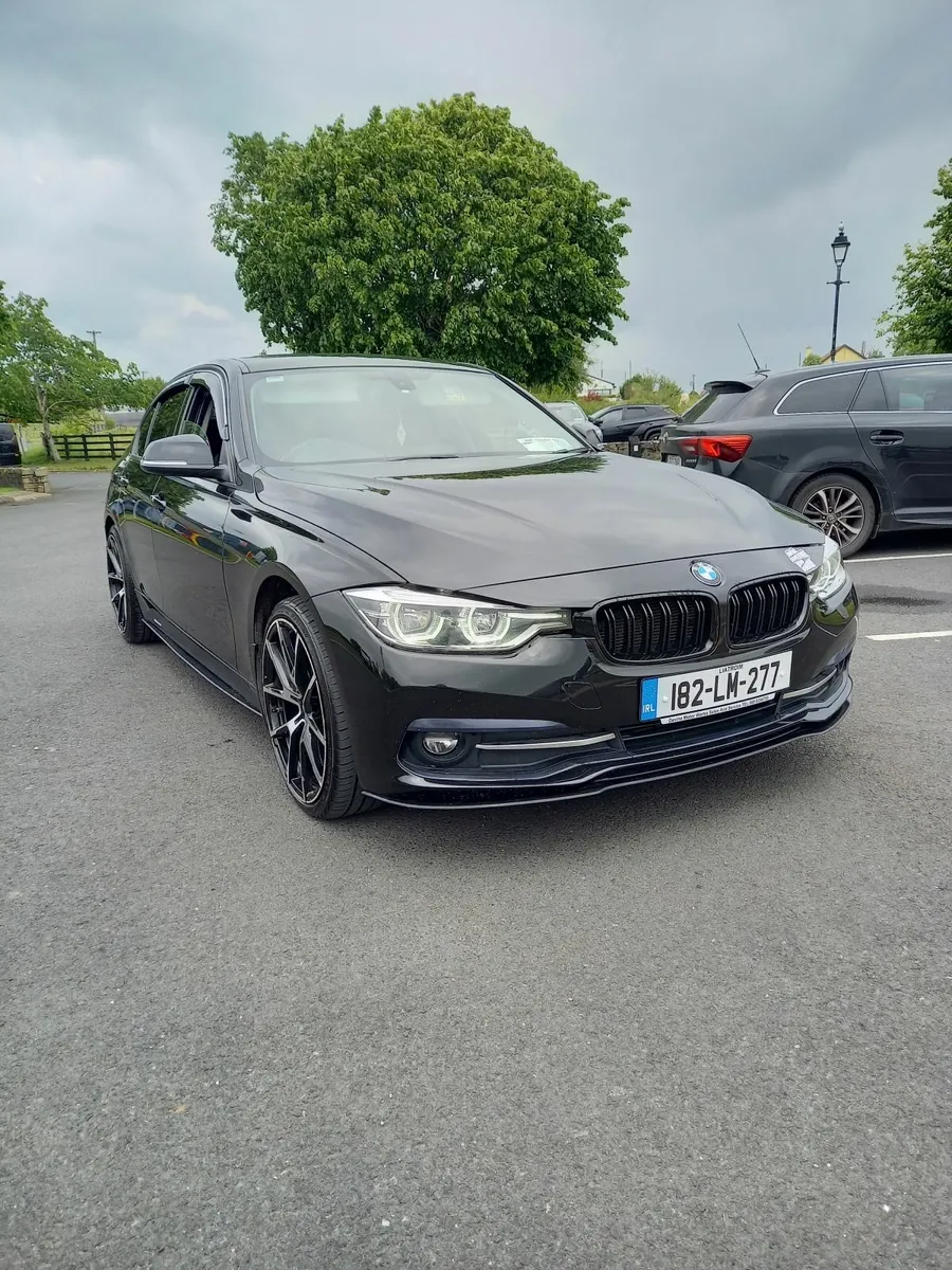 BMW 3-Series 2018 - Image 2