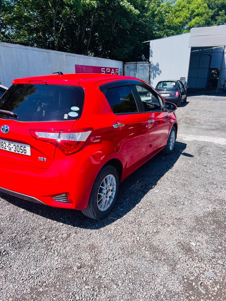 Toyota Vitz 2018 hybrid push start Automatic - Image 4