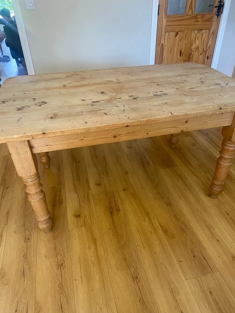 Solid wood dining table - Image 1