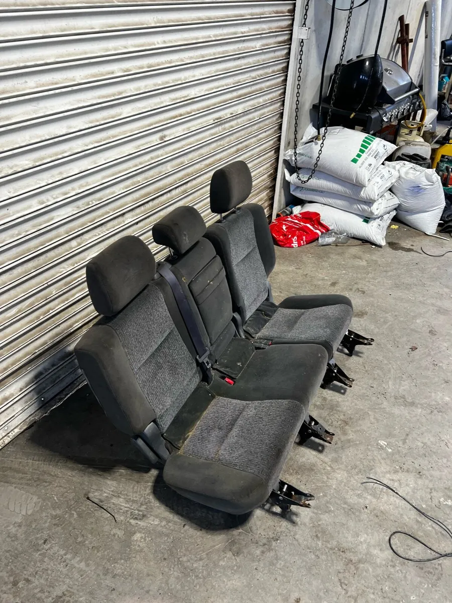 Land crusier rear seats 2003 + - Image 1