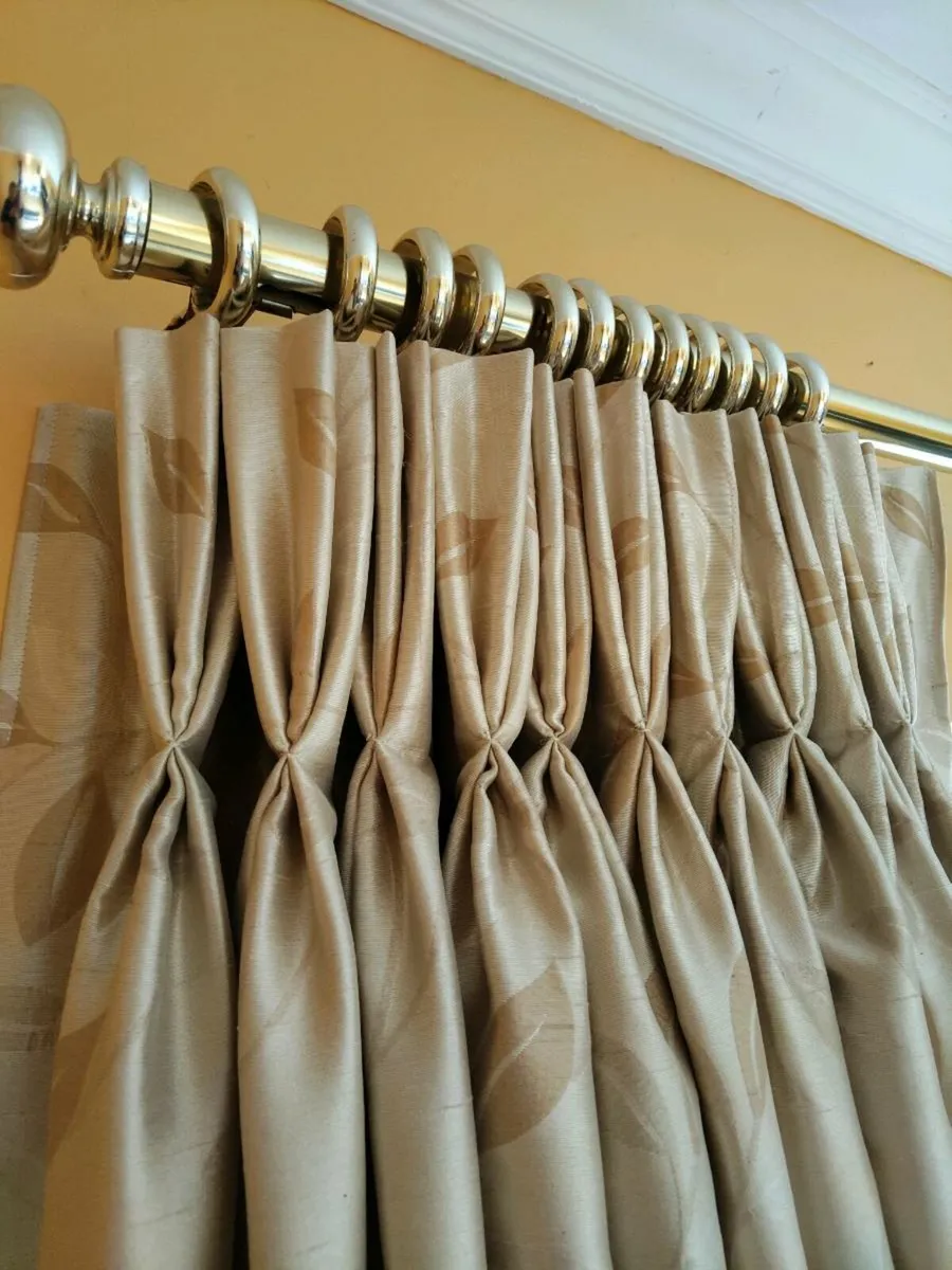 Curtains and Curtain Rail - Image 1