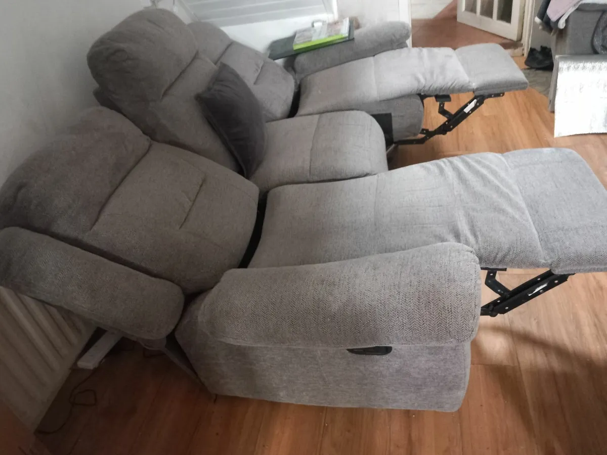 3 seater recliner sofa - Image 3
