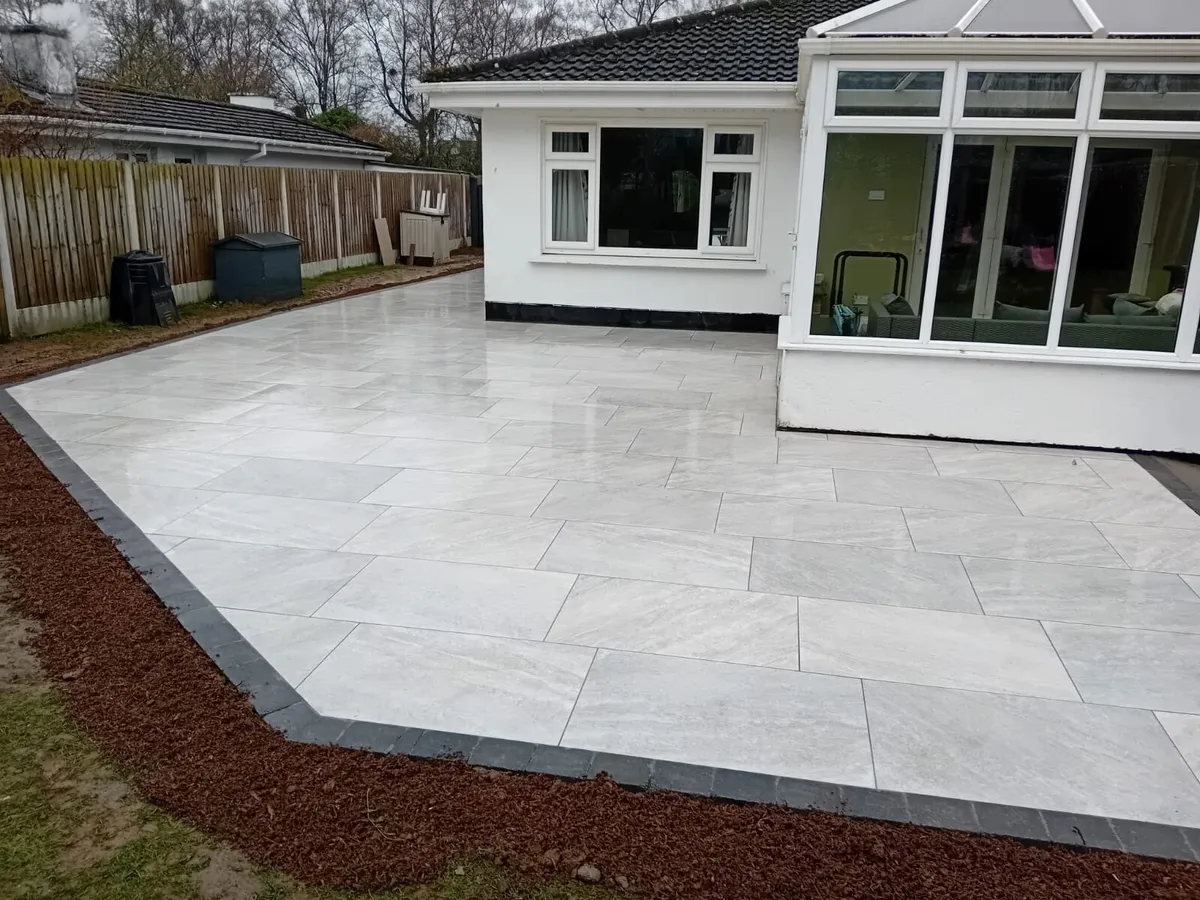 LAKESIDE LANDSCAPING AND PAVING - Image 1
