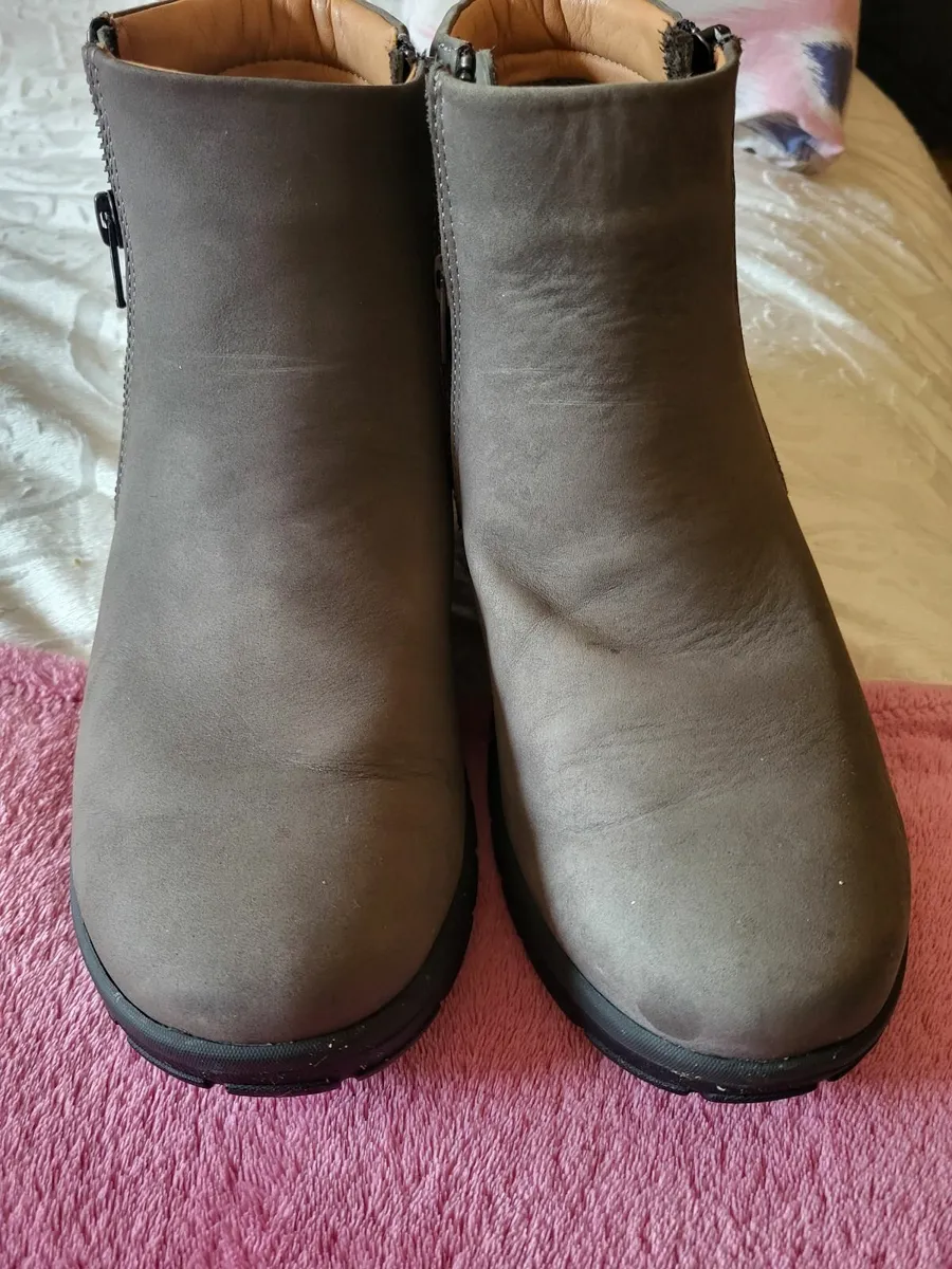 Ladies STRIVE grey ankle boots - Image 3