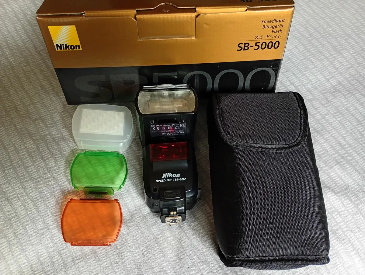 Nikon SB5000 Flashgun - Image 1