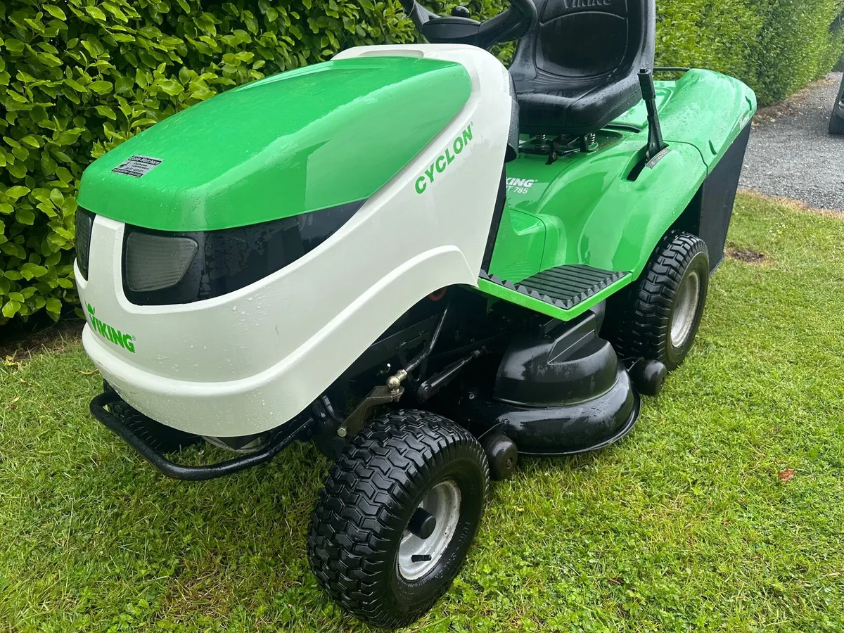 Ride on lawnmower - Image 1
