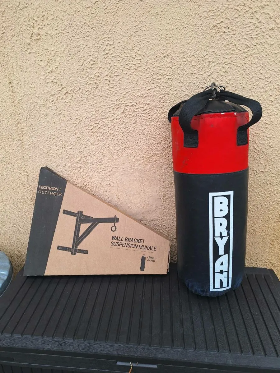 Bryan punch bag and bracket