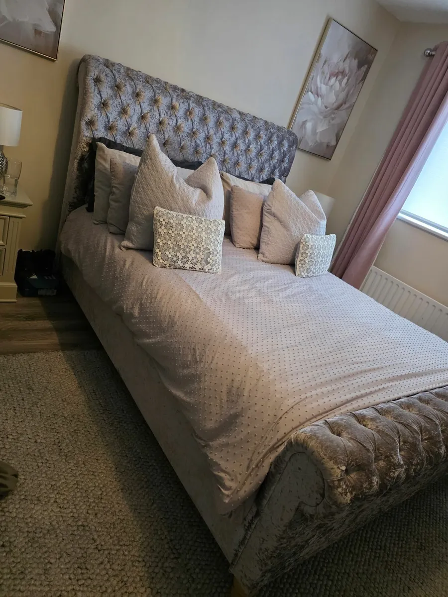 Luxurious King Size Sleigh Bed – Crushed Velvet - Image 3
