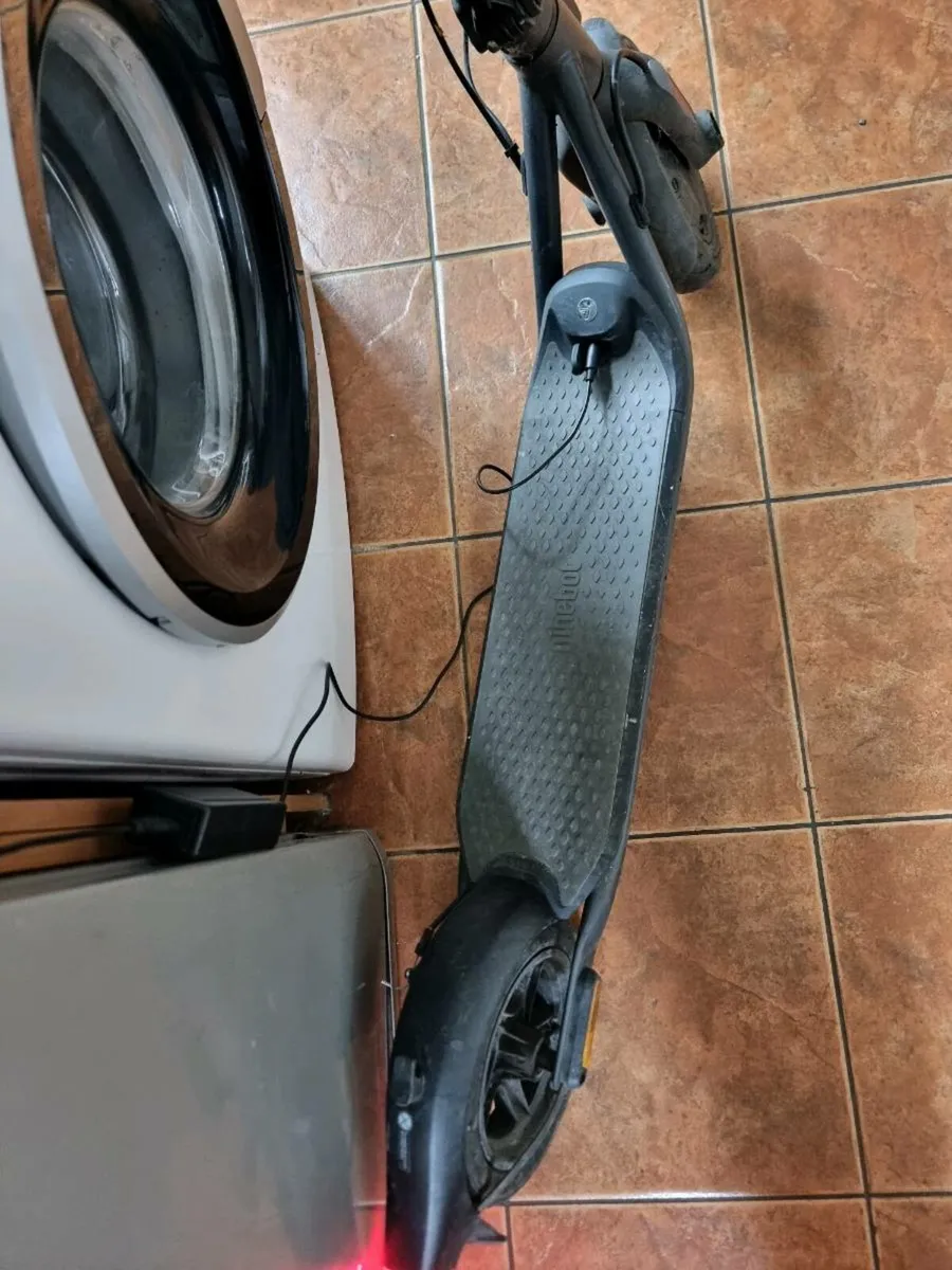 Ninebot Kickscooter FII - Image 3